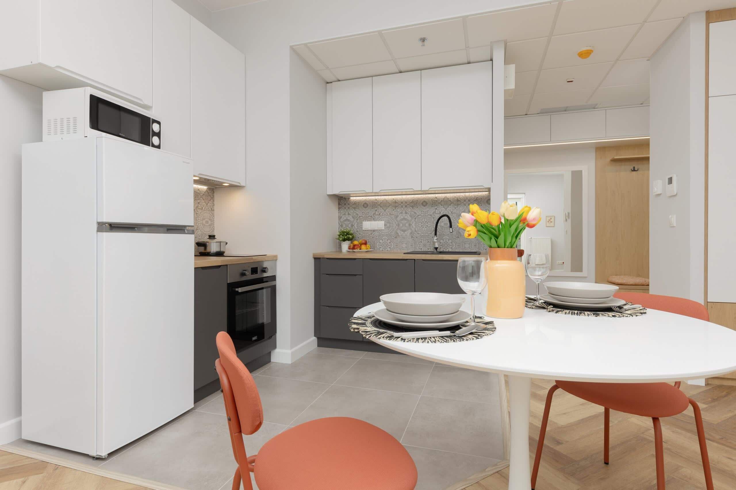 Fridge, microwave, oven, stovetop