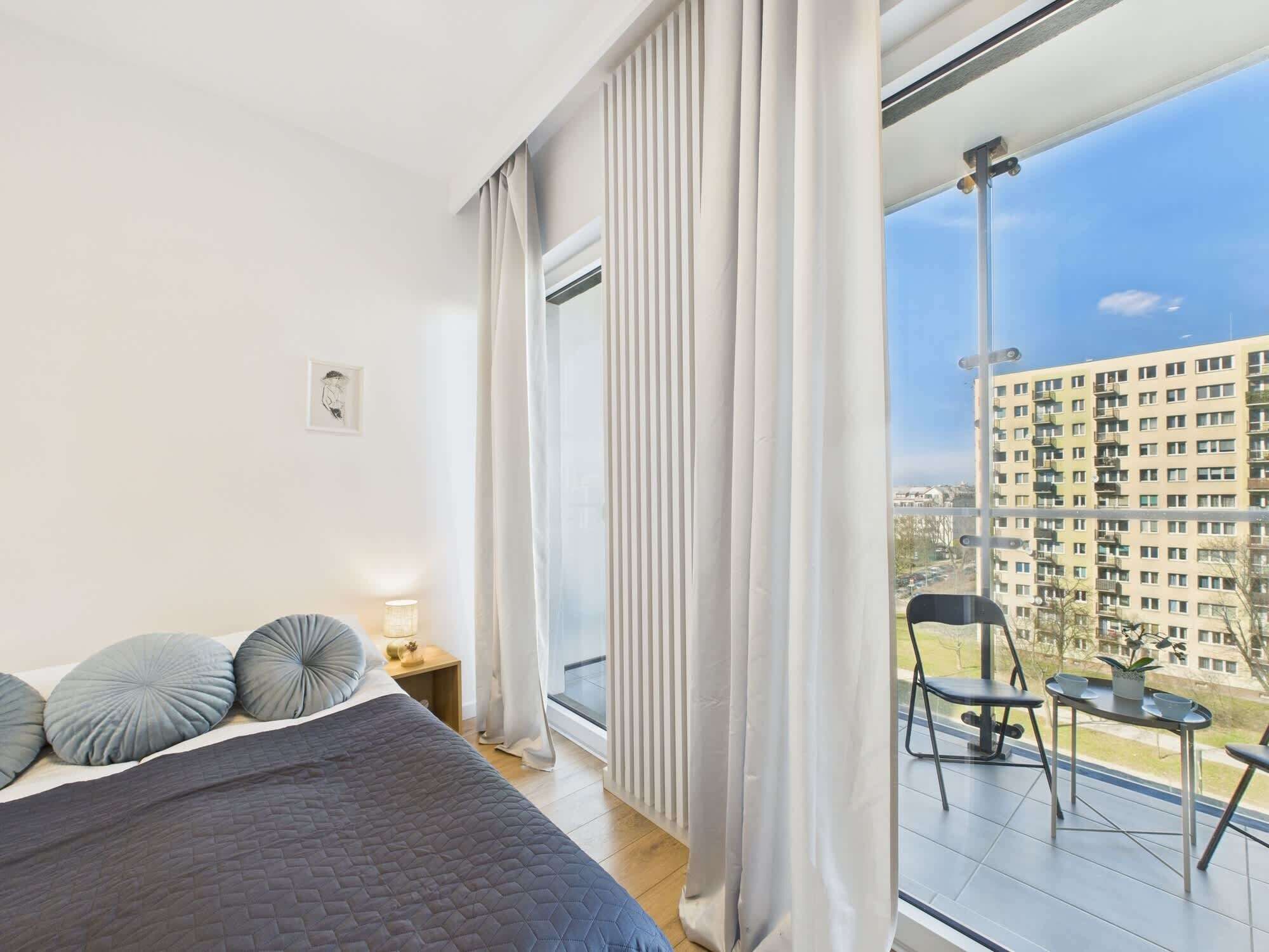 Silitysrauta/-lauta, Wi-Fi, vuodevaatteet