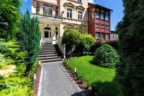 Exterior - Jana Winieckiego 14 | Sopot | Prestigious Apartment | Near the sea | 2 bedrooms | Parking | Balcony | Garden (Sopot)