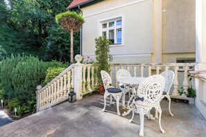 屋外ダイニングエリア