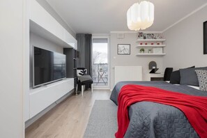 Iron/ironing board, WiFi, bed sheets