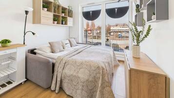 Iron/ironing board, travel crib, WiFi, bed sheets