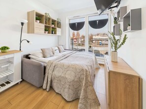 Iron/ironing board, travel crib, WiFi, bed sheets