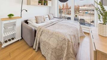 Tabla de planchar con plancha, cuna de viaje, wifi y ropa de cama