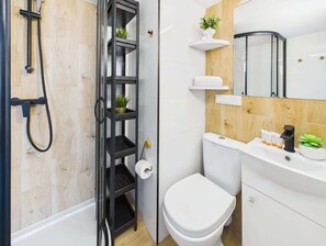 Shower, hair dryer, towels, shampoo