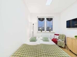 Fer et planche à repasser, lit parapluie, Wi-Fi, draps fournis