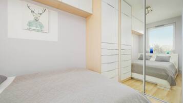 1 slaapkamer, een strijkplank/strijkijzer, wifi, beddengoed