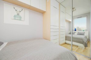 1 slaapkamer, een strijkplank/strijkijzer, wifi, beddengoed