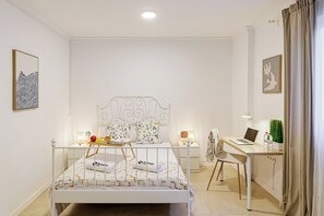 4 dormitorios, tabla de planchar con plancha, cuna de viaje y wifi