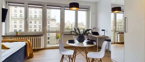 Desk, iron/ironing board, WiFi, bed sheets