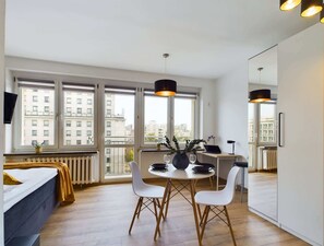 Bureau, fer et planche à repasser, Wi-Fi, draps fournis