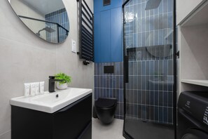 Dusche, Haartrockner, Handtücher