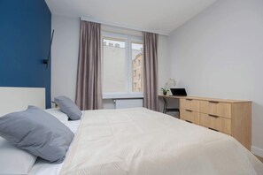2 bedrooms, desk, iron/ironing board, WiFi