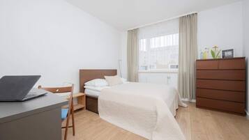 2 chambres, fer et planche à repasser, Wi-Fi, draps fournis