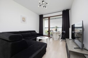 TV - Functional Apartment | Two Balconies and Parking (Warszawa)