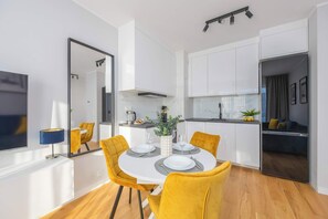 Dining - Lazurowa 15 | Elegant Apartment | Parking (Warszawa)