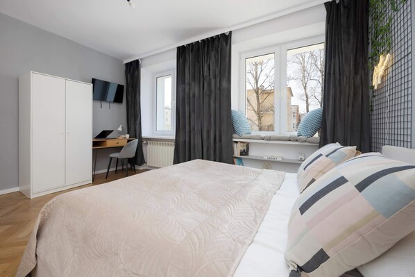 1 bedroom, desk, iron/ironing board, WiFi