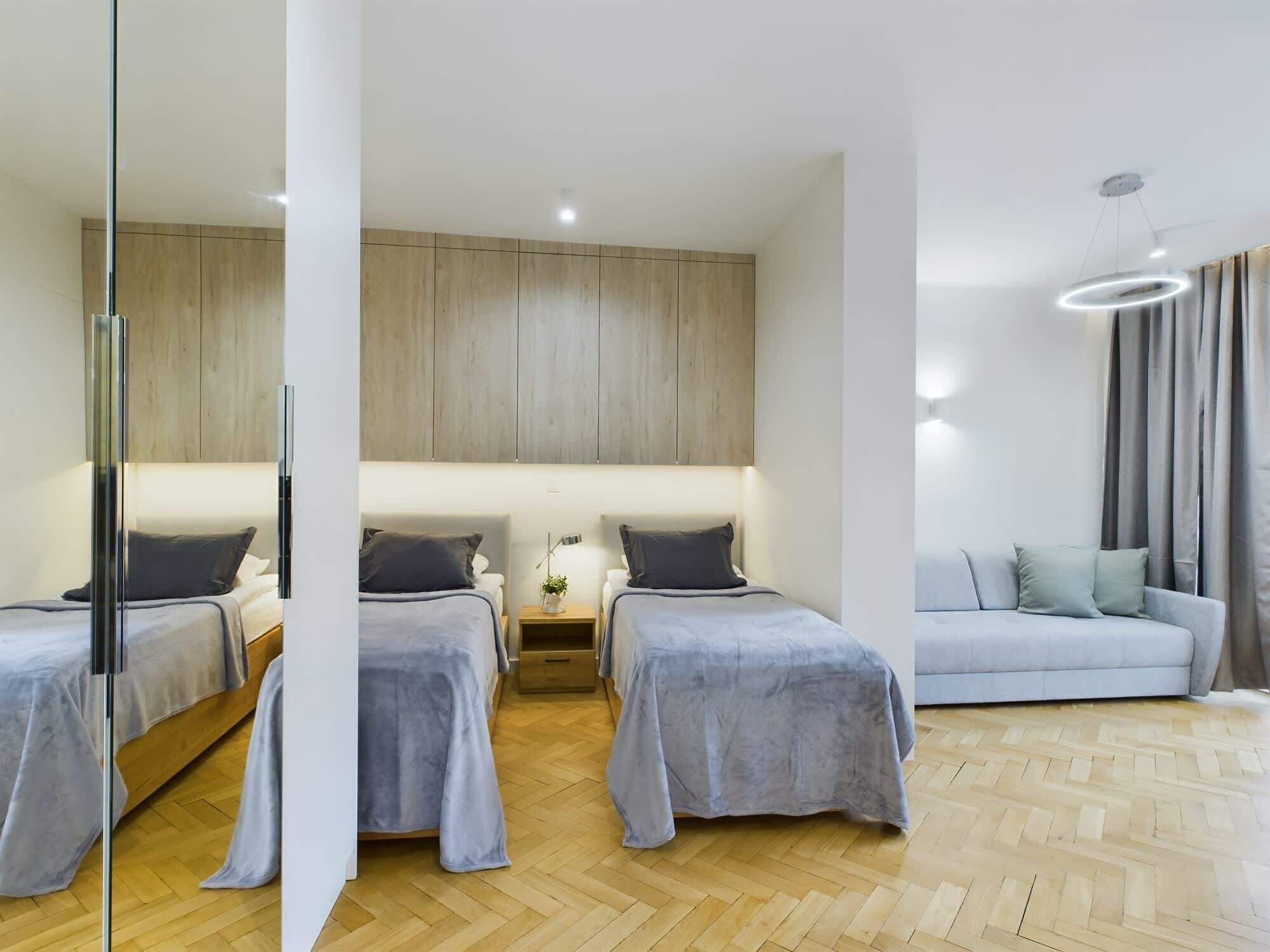 Iron/ironing board, WiFi, bed sheets