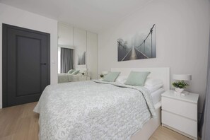 1 bedroom, iron/ironing board, travel cot, WiFi