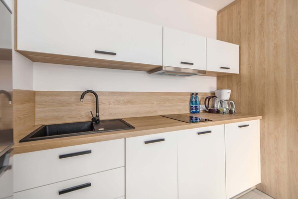 Fridge, stovetop, dishwasher, coffee/tea maker