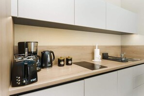 Fridge, microwave, stovetop, dishwasher