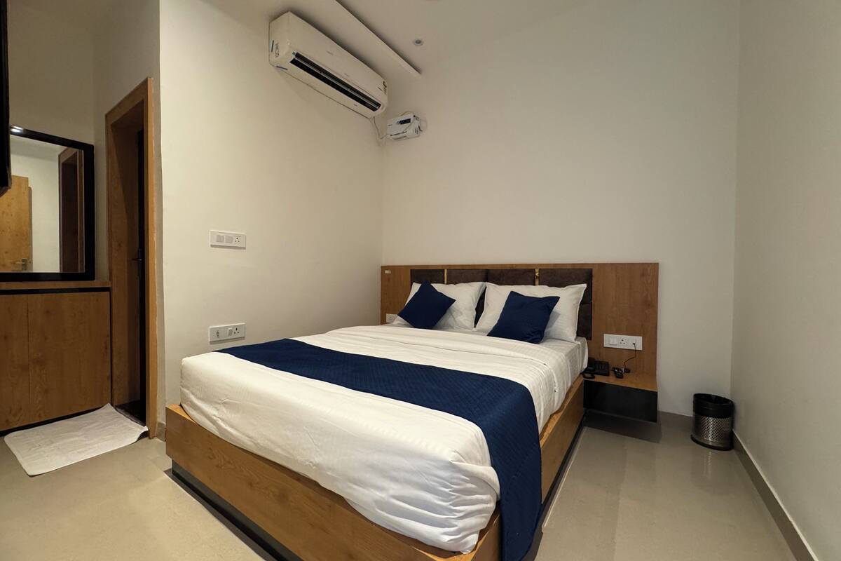 Standard Room, Private Bathroom | Free WiFi, bed sheets