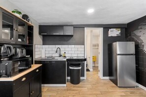 Private kitchen - Midtown Studio Unit B Backyard (Phoenix)