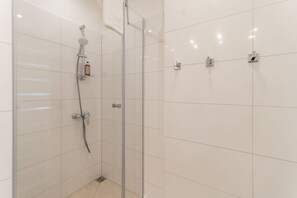 Shower, hair dryer, towels, shampoo