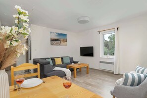 TV - Spacious Apartment with Balcony | 100 m to the Beach (Międzyzdroje)