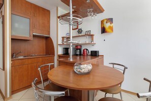 Dining - Cozy Apartment in Miedzyzdroje | Balcony | Close to the Beach (Międzyzdroje)