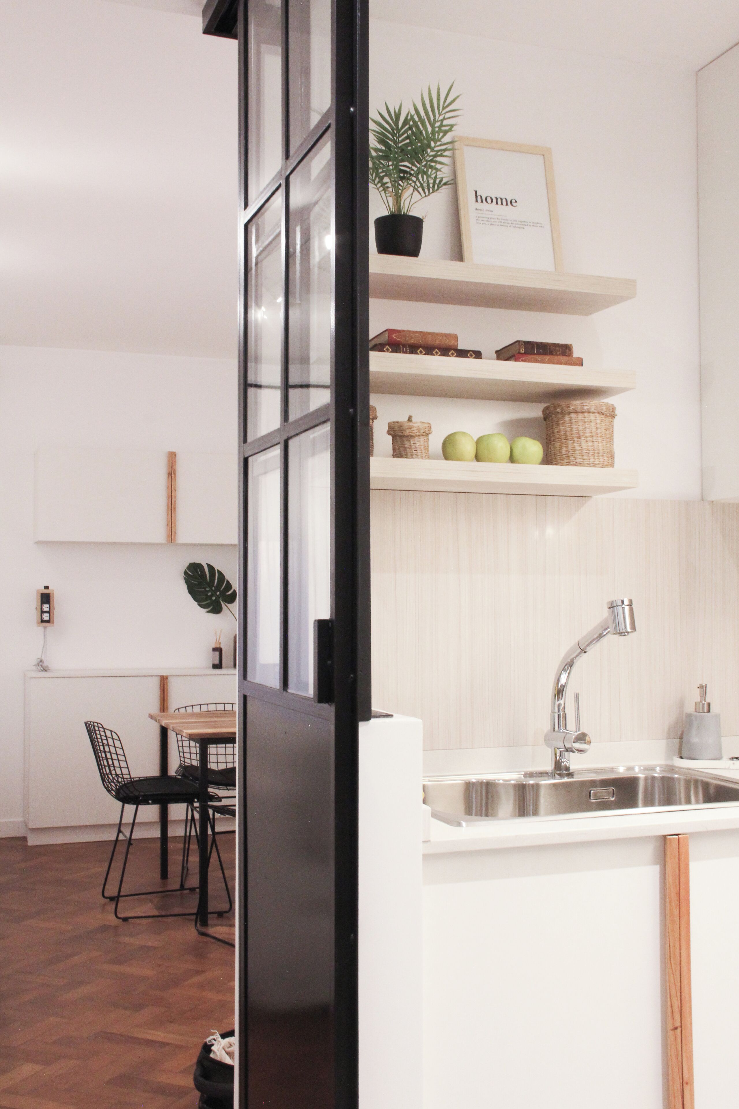 Refrigerador con freezer, microondas, horno, placa de cocina