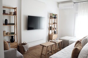 Apartment (10A I) | In-room safe, iron/ironing board, free WiFi - Hestia at Pellegrini 27 (Buenos Aires)