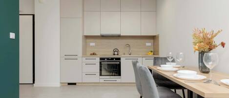 Réfrigérateur, four, plaque de cuisson, lave-vaisselle