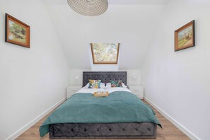 3 chambres, fer et planche à repasser, Wi-Fi, draps fournis