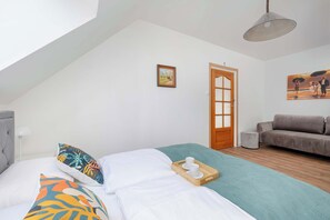 3 habitaciones, tabla de planchar con plancha, wifi y ropa de cama 