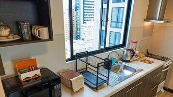 Fridge, microwave, electric kettle, cookware/dishes/utensils