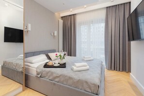 Iron/ironing board, WiFi, bed sheets