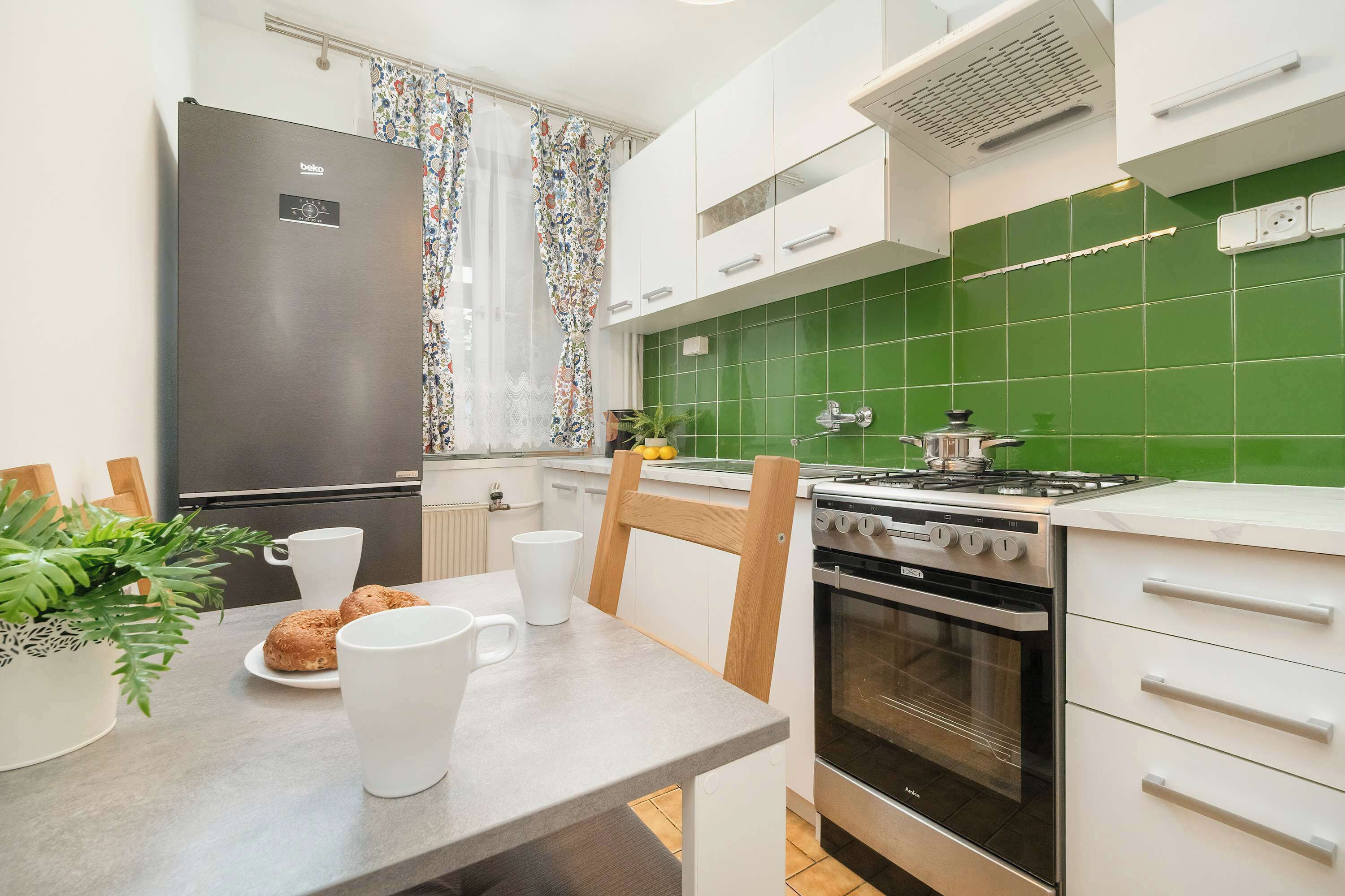 Réfrigérateur, four, plaque de cuisson, lave-vaisselle