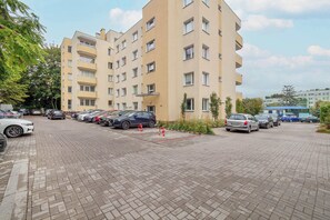 Exterior - Spacious Apartment | Workplace, Close to Airport (Warszawa)