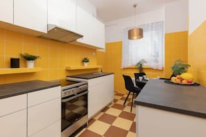 Fridge, microwave, oven, stovetop