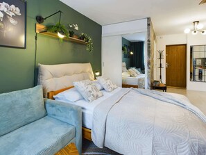 Desk, iron/ironing board, travel cot, WiFi