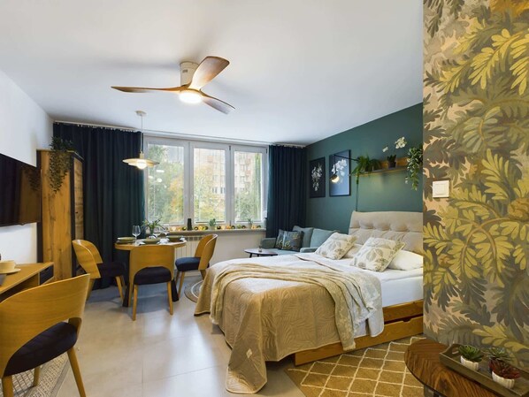 Desk, iron/ironing board, travel crib, WiFi