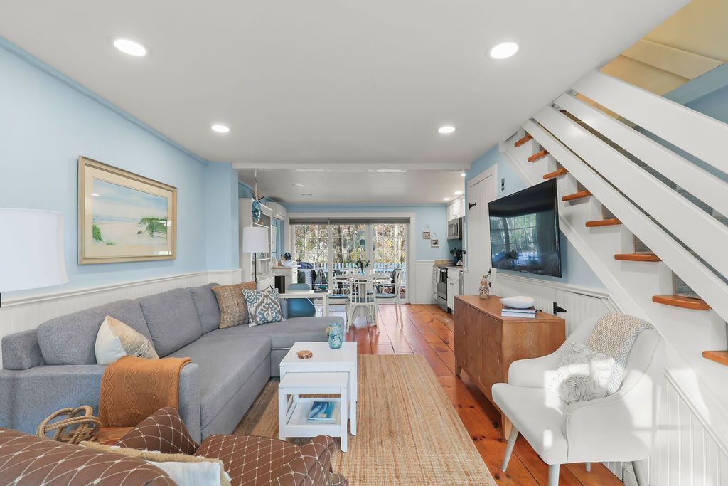 TV, bøker og stereoanlegg