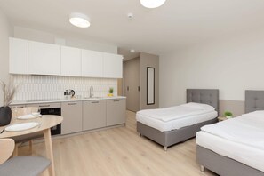 Iron/ironing board, WiFi, bed sheets