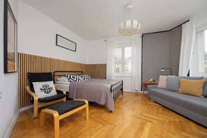 Bügeleisen/Bügelbrett, Reisekinderbett, WLAN, Bettwäsche