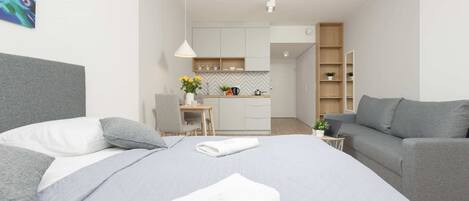 Iron/ironing board, WiFi, bed sheets