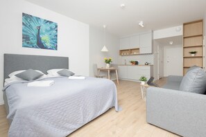 Iron/ironing board, WiFi, bed sheets