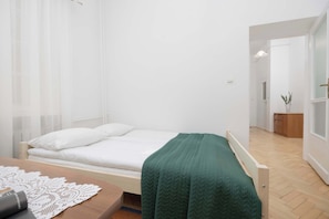 Iron/ironing board, WiFi, bed sheets