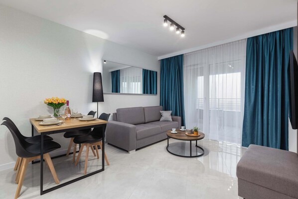 TV, offices - Sun Towers 51 | Apartment | Parking (Świnoujście)