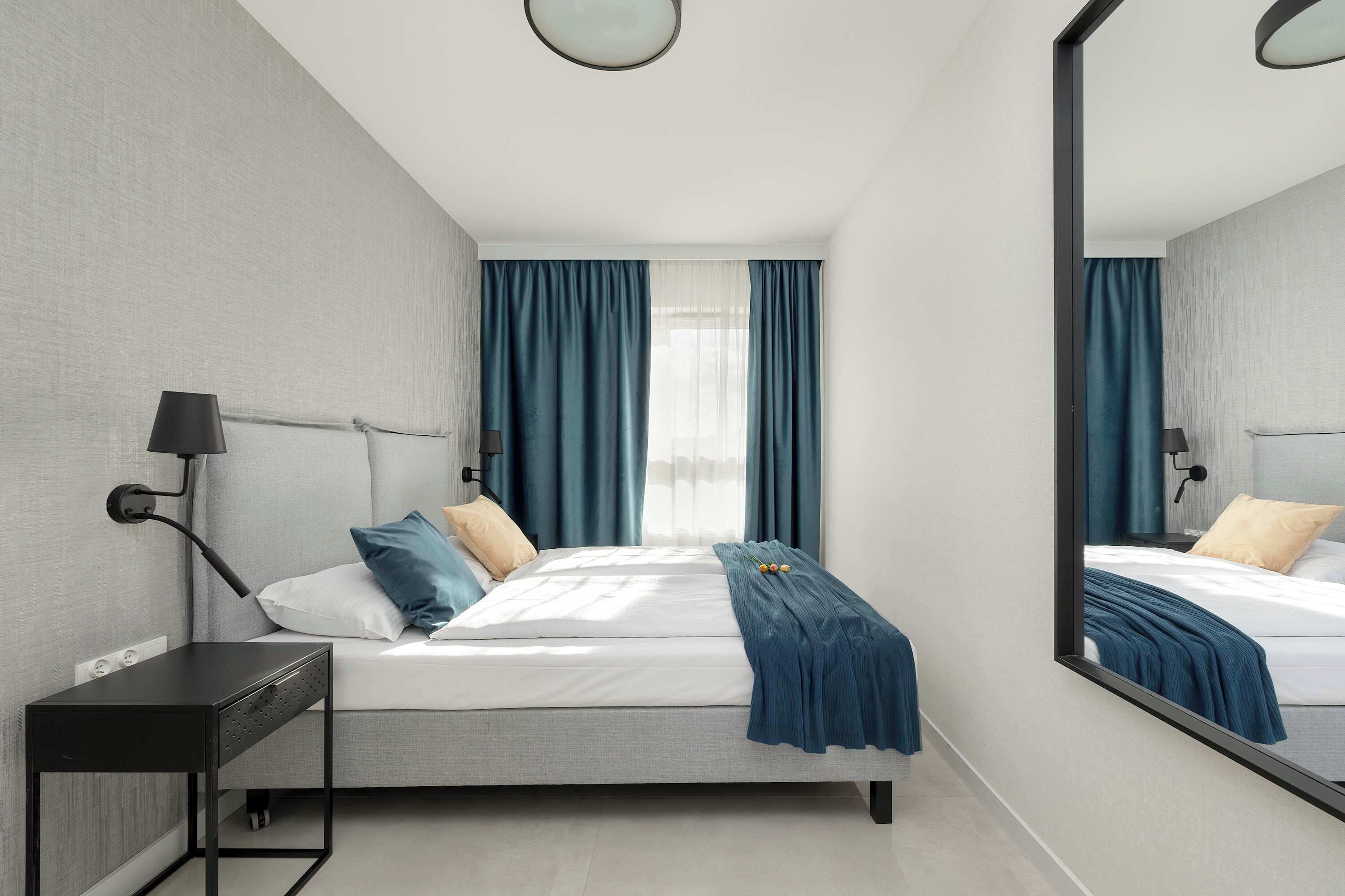 2 bedrooms, desk, iron/ironing board, WiFi